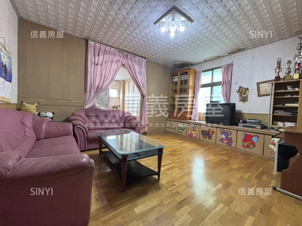 近美術館臨路邊間透店房屋室內格局與周邊環境
