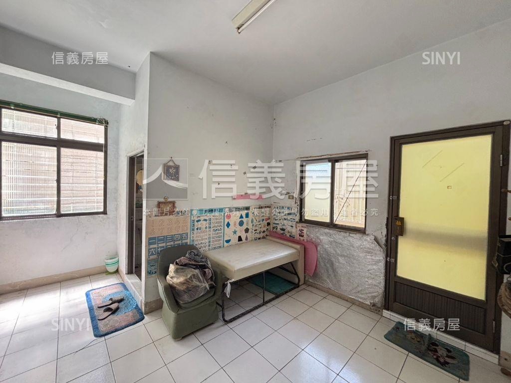 近美術館臨路邊間透店房屋室內格局與周邊環境