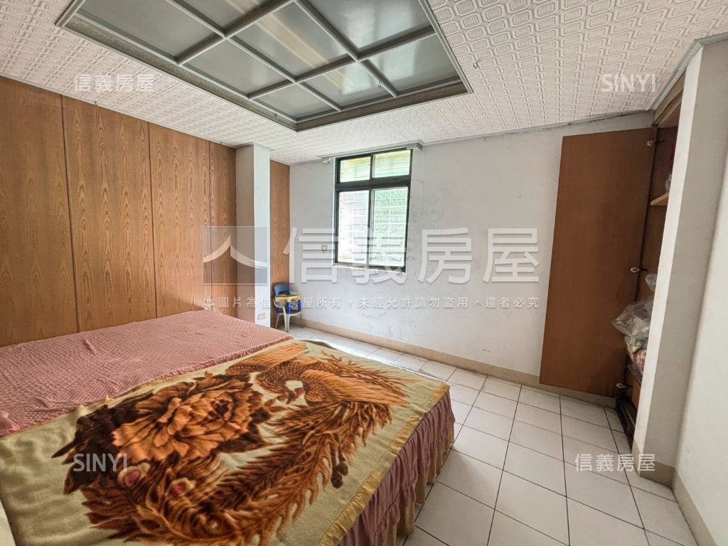 近美術館臨路邊間透店房屋室內格局與周邊環境