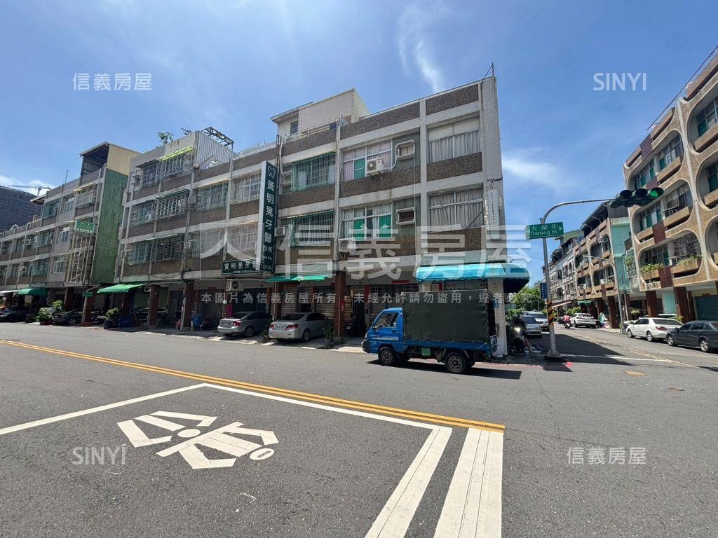 近美術館臨路邊間透店房屋室內格局與周邊環境