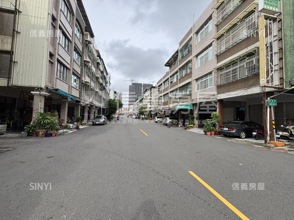近美術館臨路邊間透店房屋室內格局與周邊環境
