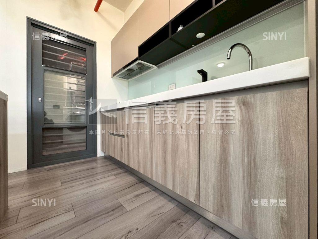 近漢神百貨三房平車房屋室內格局與周邊環境