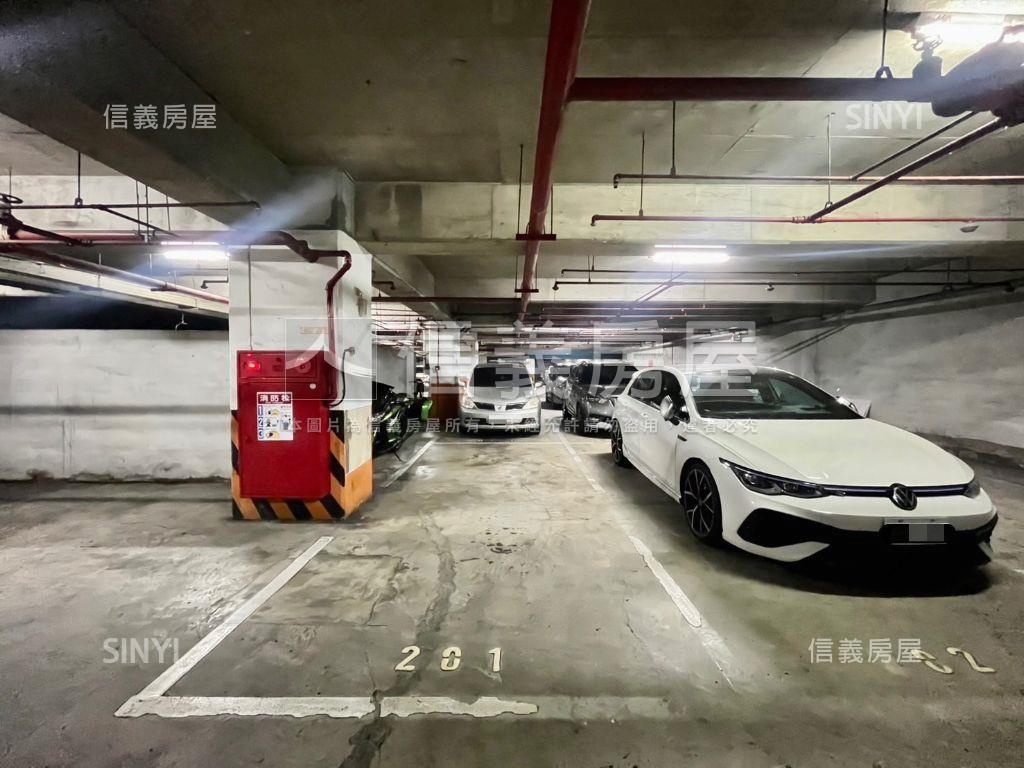 東方黎明樓中樓雙平車房屋室內格局與周邊環境
