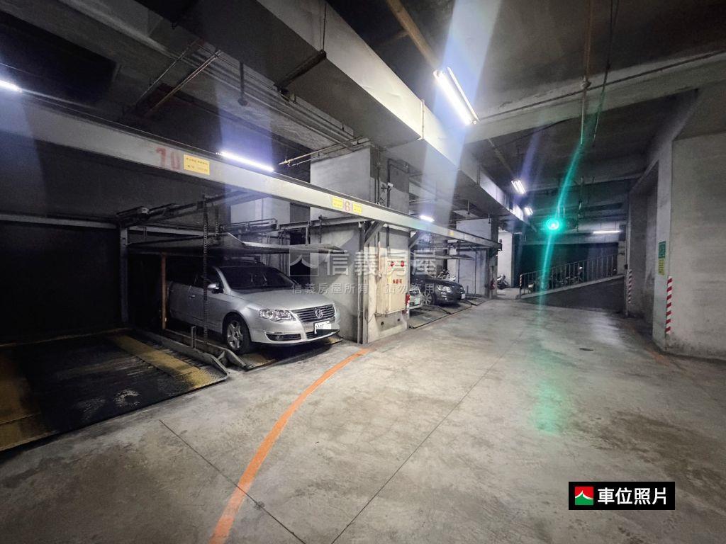 三多商圈五房三衛浴有車位房屋室內格局與周邊環境