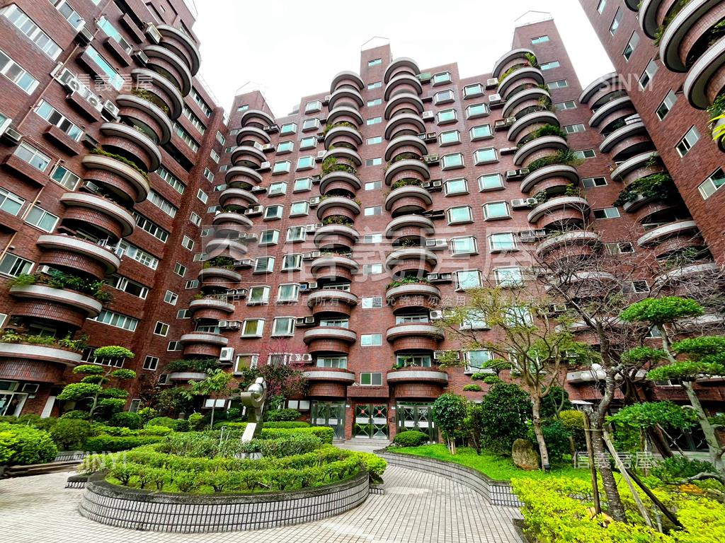 前港公園~全家福坡平車位房屋室內格局與周邊環境