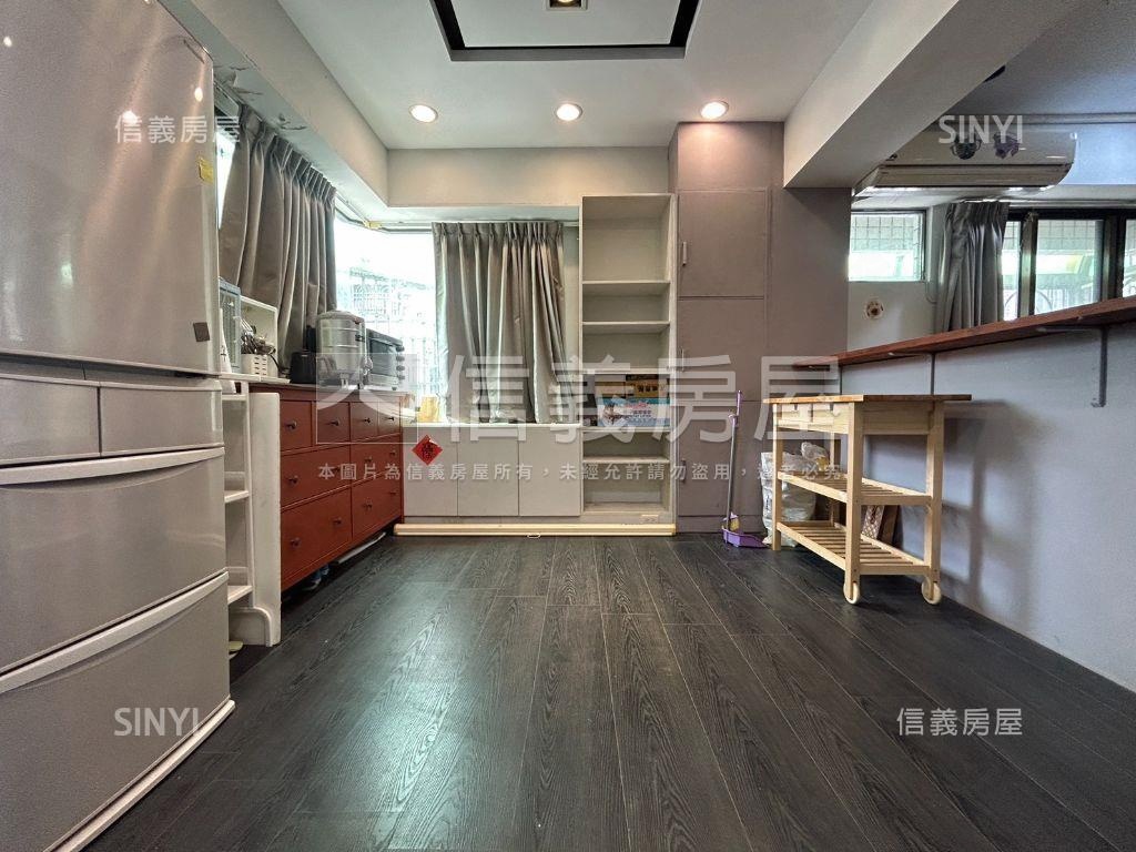 文化藝術家一樓角間有車庫房屋室內格局與周邊環境