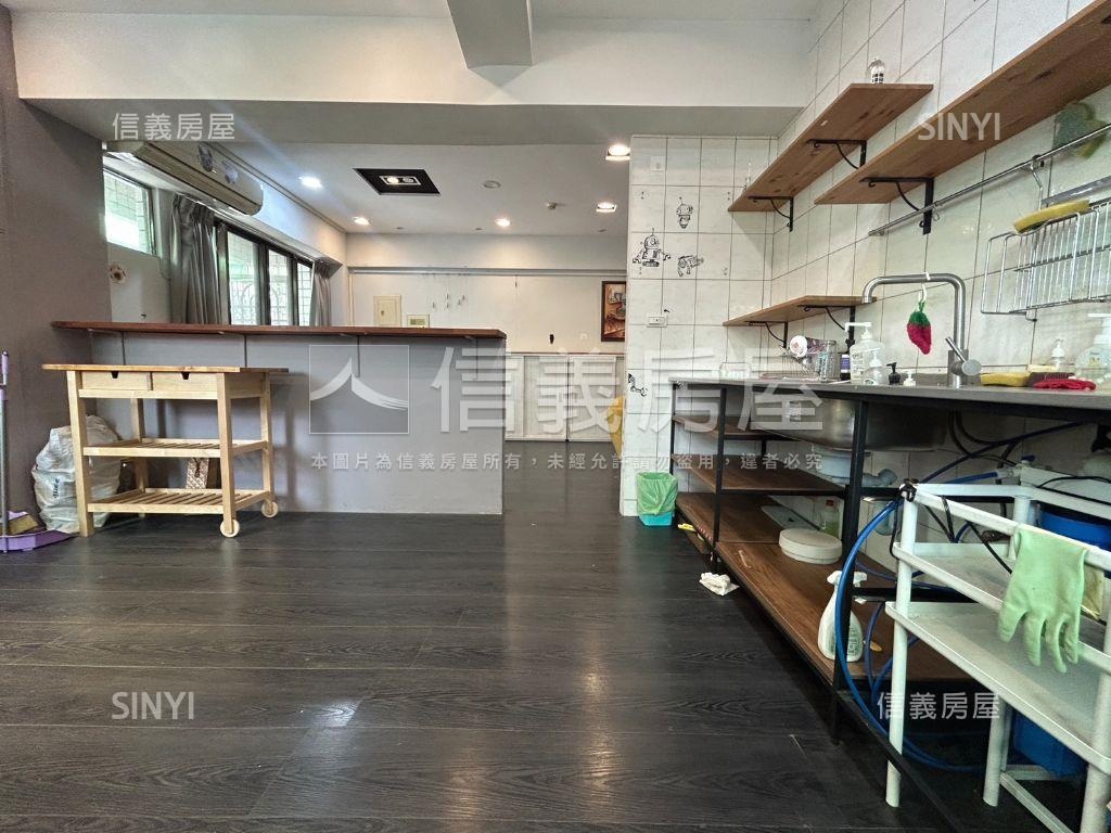 文化藝術家一樓角間有車庫房屋室內格局與周邊環境
