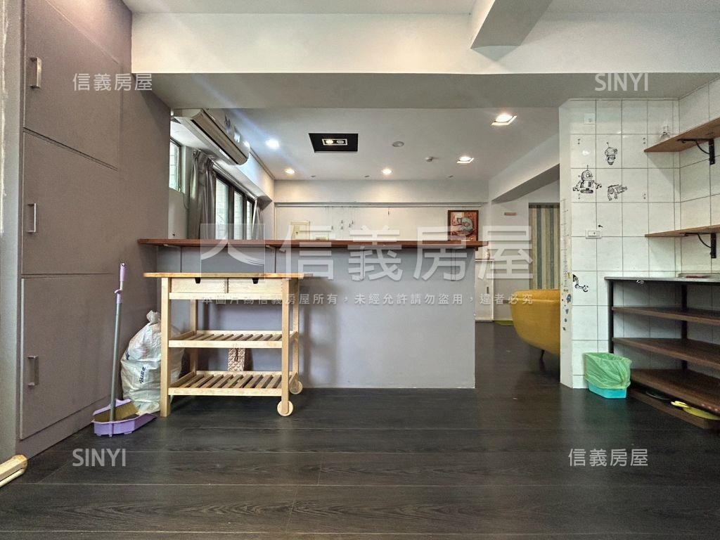 文化藝術家一樓角間有車庫房屋室內格局與周邊環境