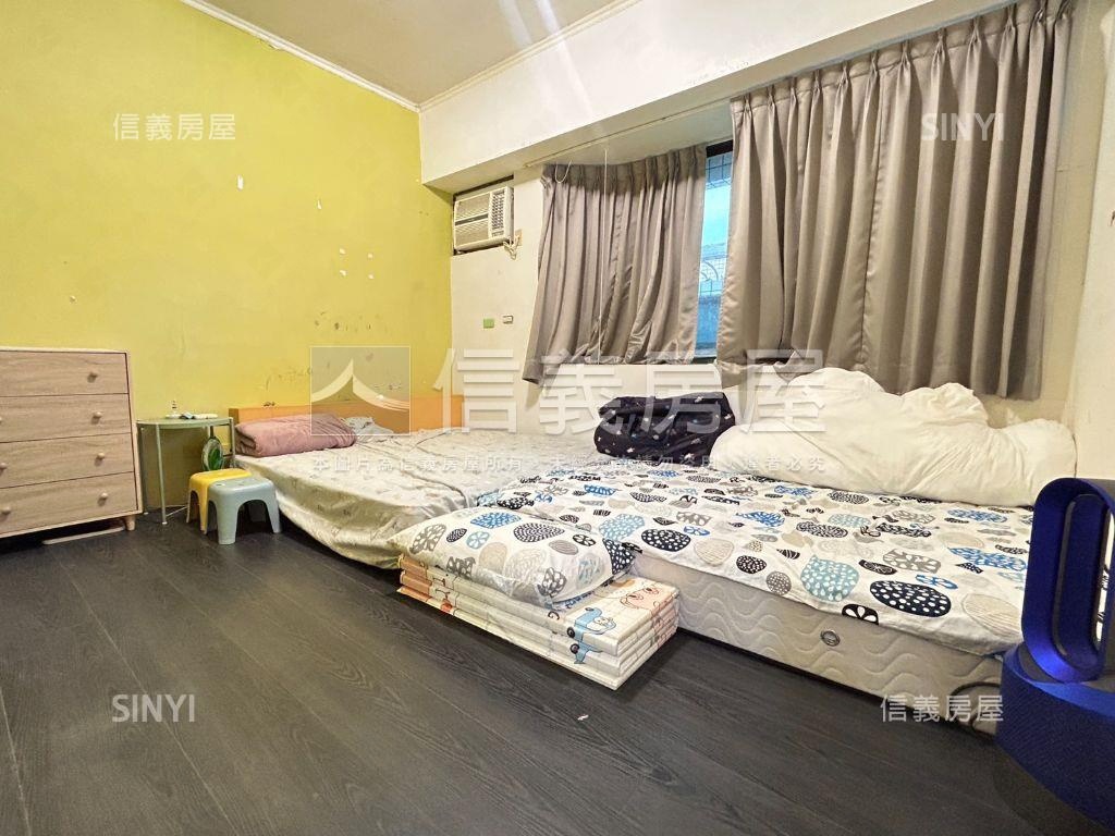 文化藝術家一樓角間有車庫房屋室內格局與周邊環境