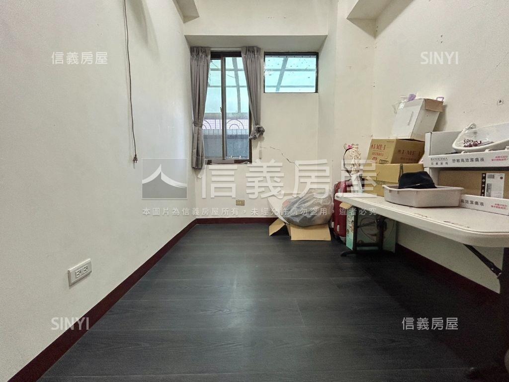 文化藝術家一樓角間有車庫房屋室內格局與周邊環境