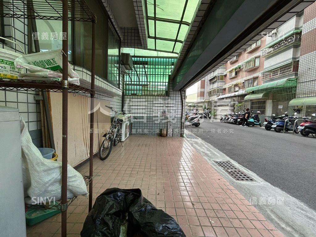 文化藝術家一樓角間有車庫房屋室內格局與周邊環境