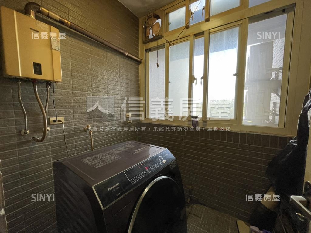 笎坤世璽三房車位房屋室內格局與周邊環境