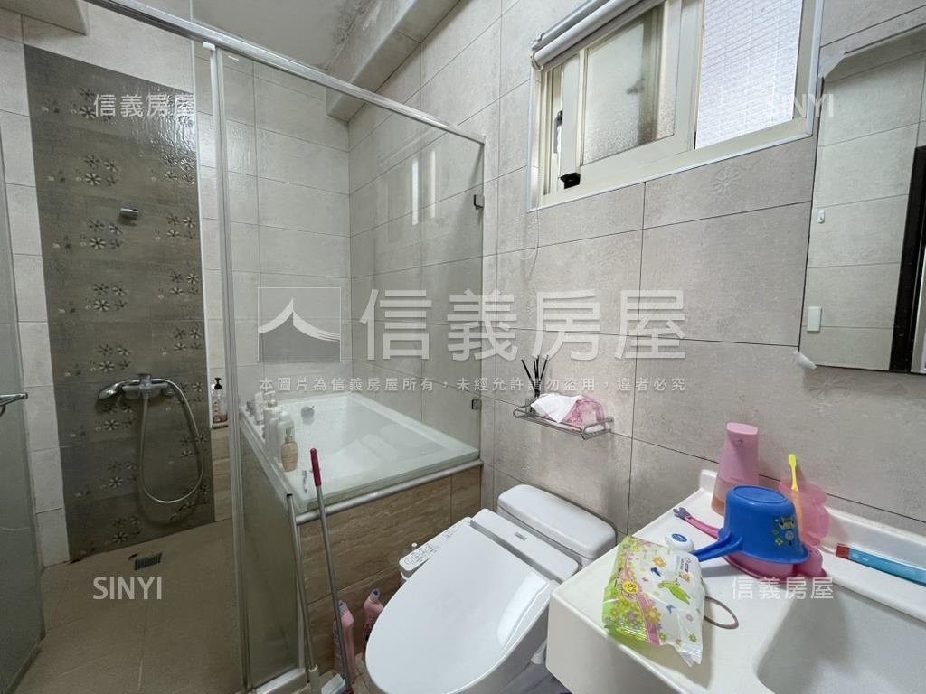 笎坤世璽三房車位房屋室內格局與周邊環境