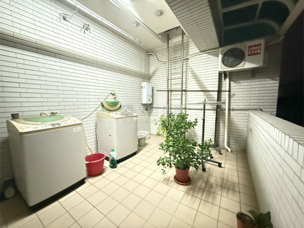 東區崇善大面寬招財店面房屋室內格局與周邊環境