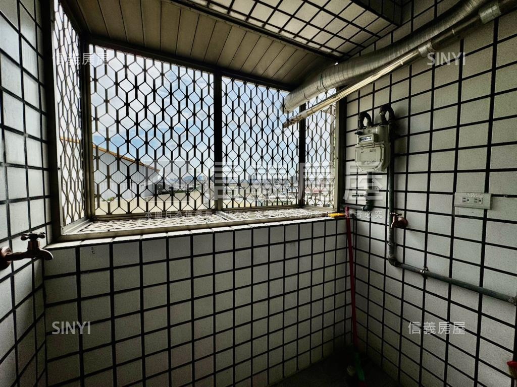 國寶三面採光裝潢３房車房屋室內格局與周邊環境