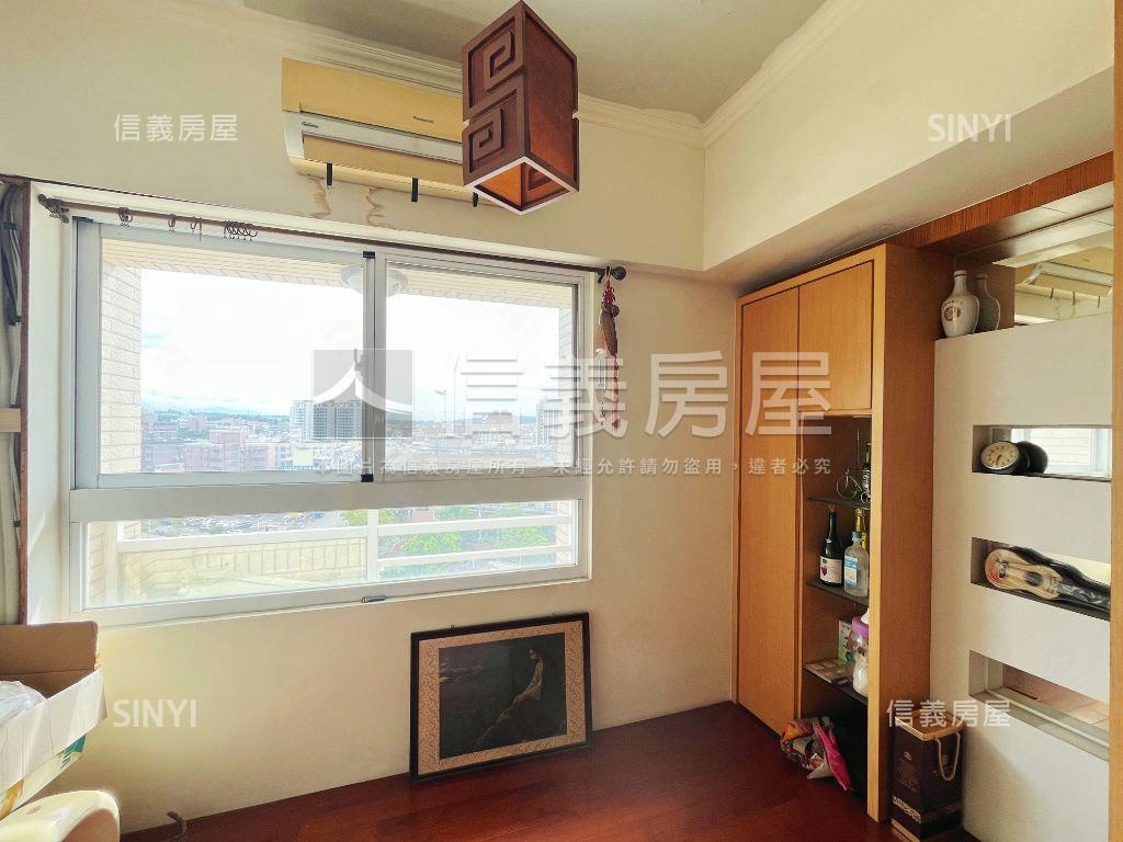 近公園２＋１房平面車位房屋室內格局與周邊環境