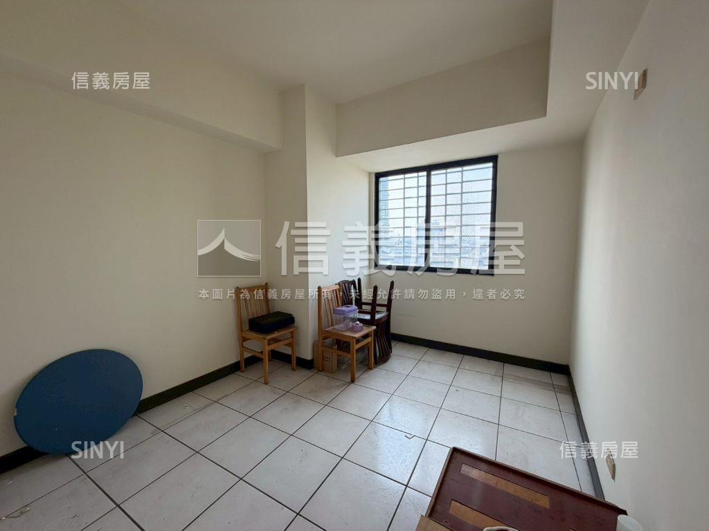 水湳三代同堂五房車位房屋室內格局與周邊環境