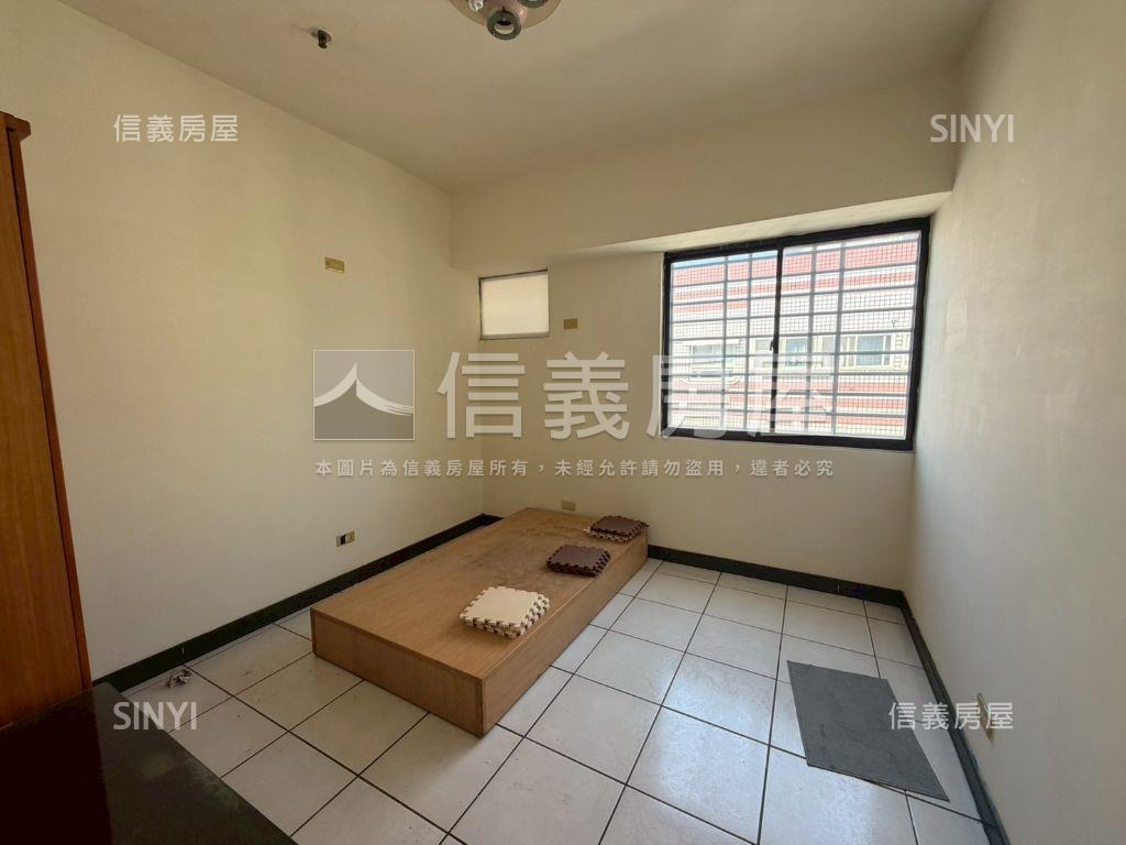 水湳三代同堂五房車位房屋室內格局與周邊環境