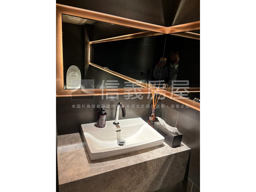 南京復興捷運角窗金店房屋室內格局與周邊環境