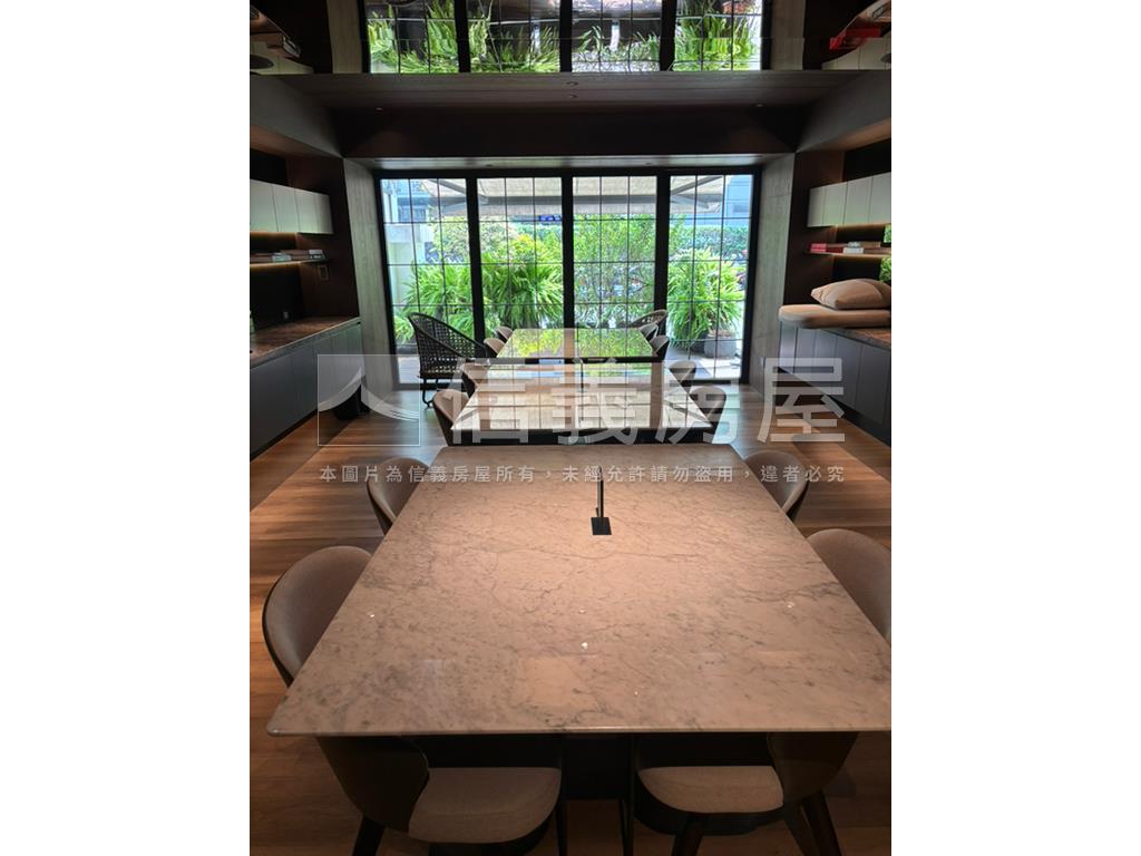 南京復興捷運角窗金店房屋室內格局與周邊環境