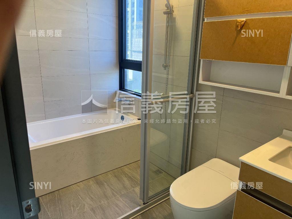 亞昕淳白氣派四房車位房屋室內格局與周邊環境