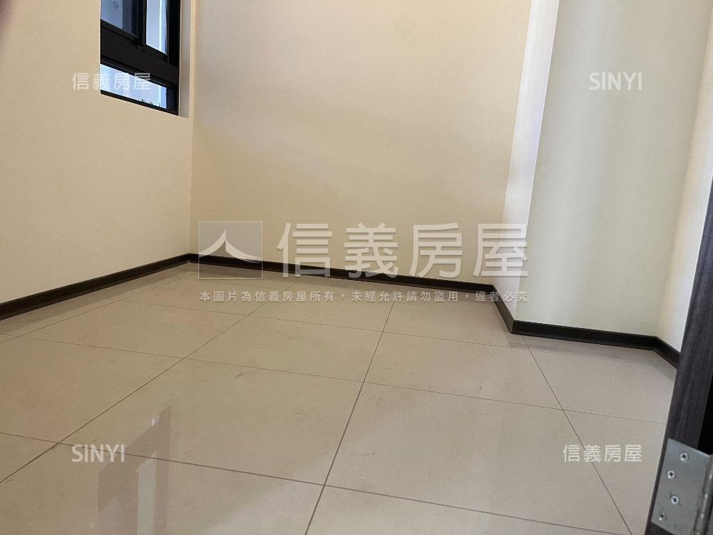 亞昕淳白氣派四房車位房屋室內格局與周邊環境