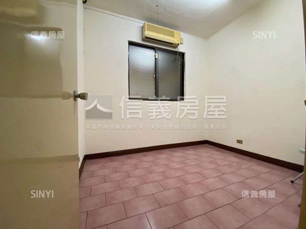 國泰☆住商樓店房屋室內格局與周邊環境