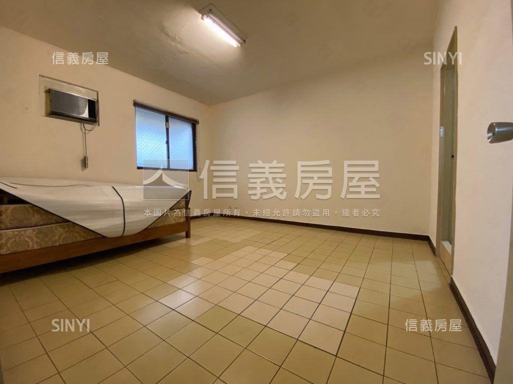 國泰☆住商樓店房屋室內格局與周邊環境