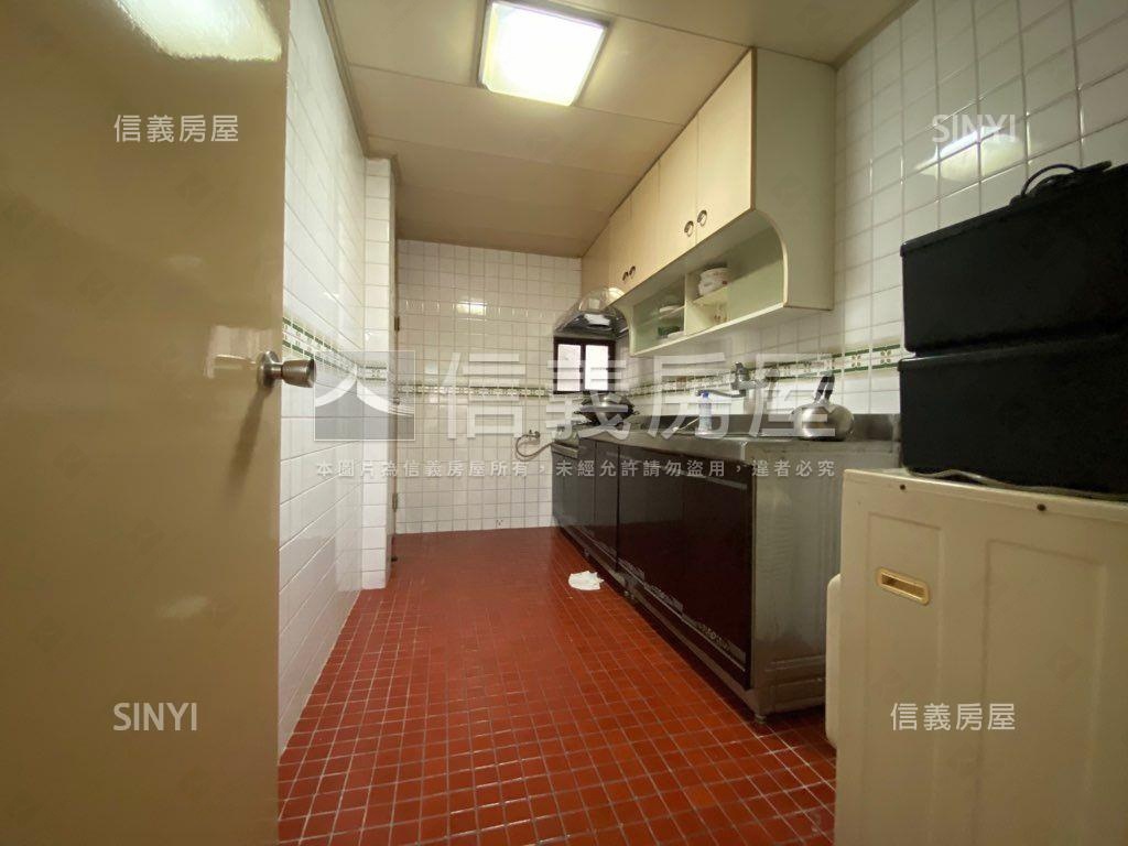 國泰☆住商樓店房屋室內格局與周邊環境