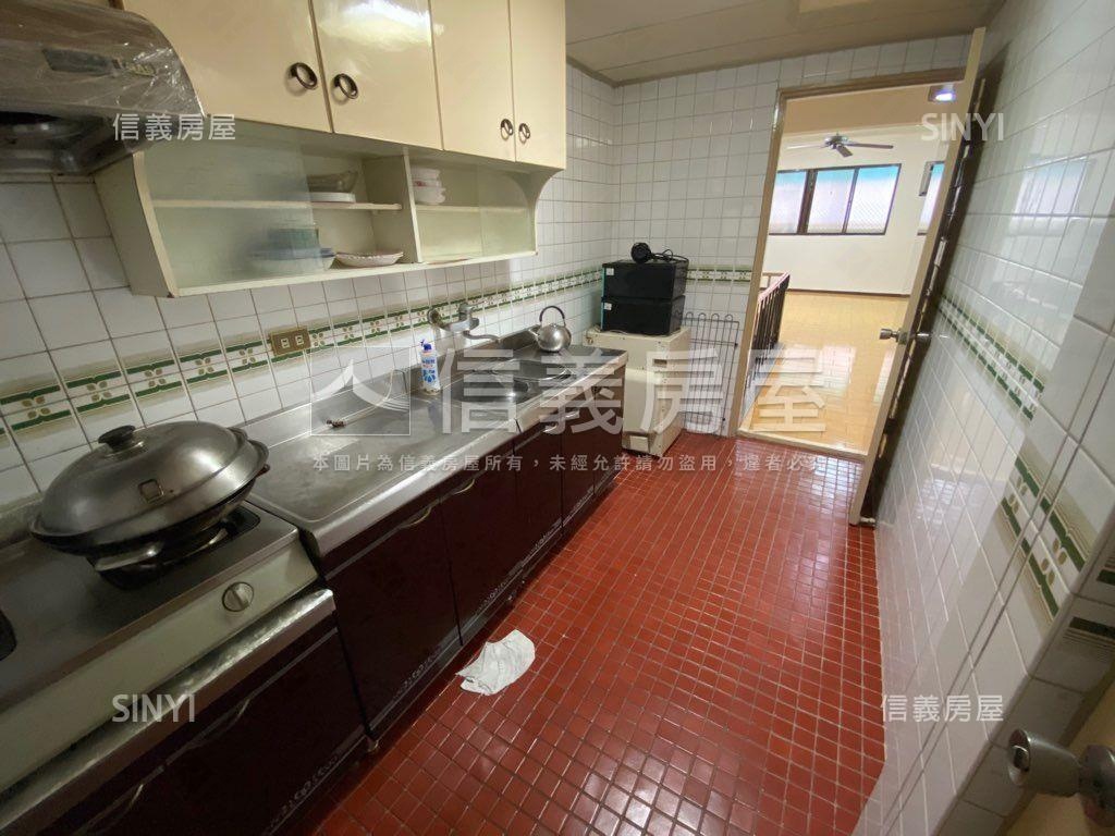 國泰☆住商樓店房屋室內格局與周邊環境