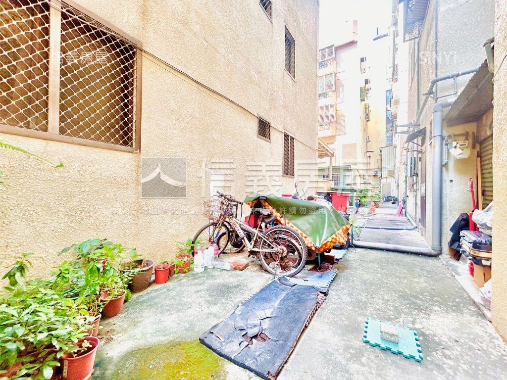 國泰☆住商樓店房屋室內格局與周邊環境