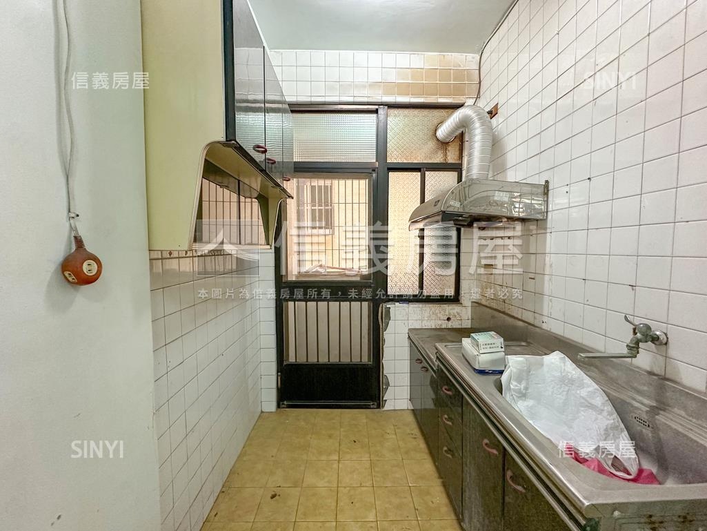 鼎泰街公寓二樓房屋室內格局與周邊環境
