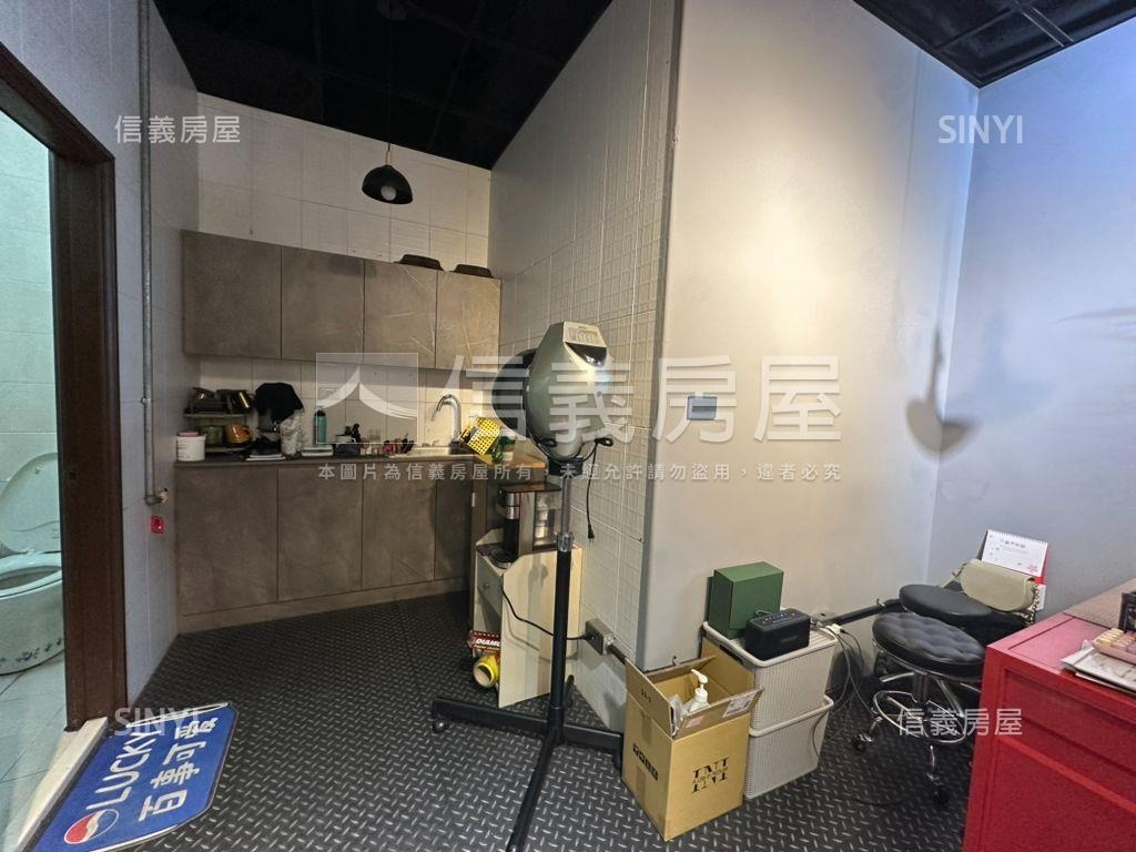 幸福路燙金店面房屋室內格局與周邊環境