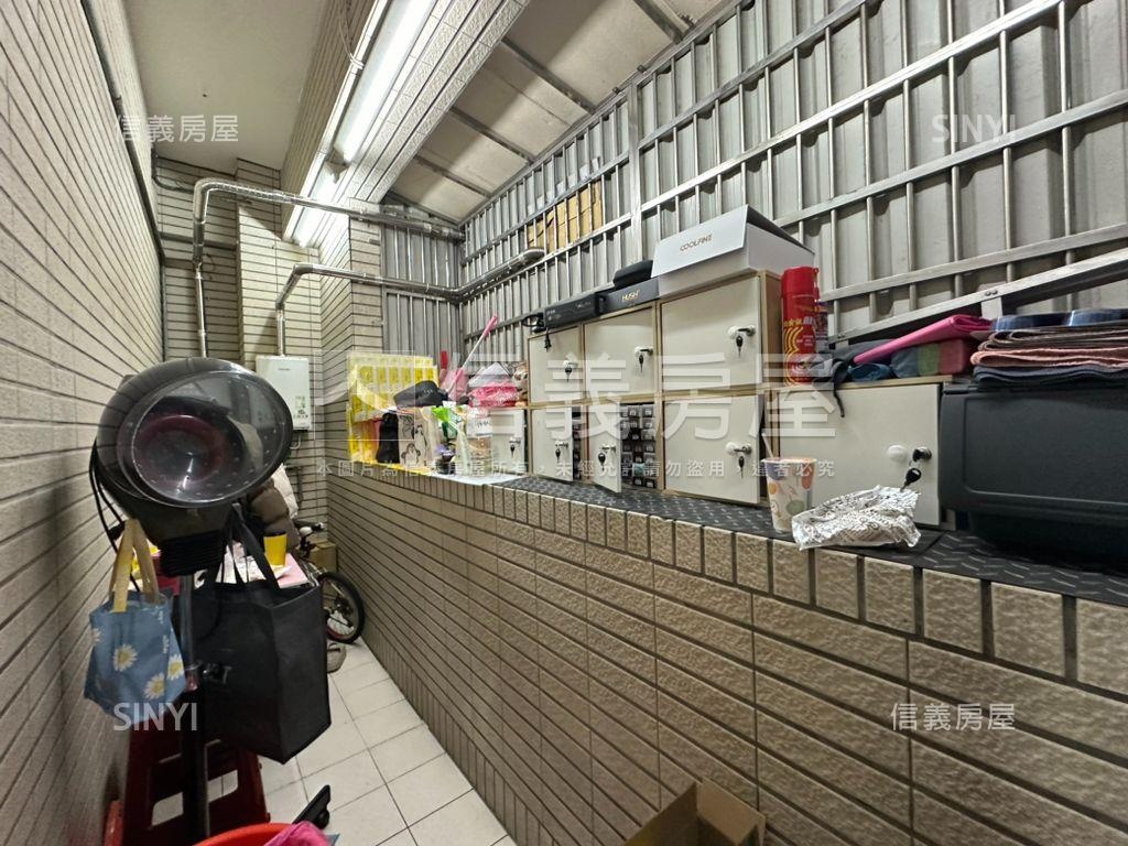 幸福路燙金店面房屋室內格局與周邊環境