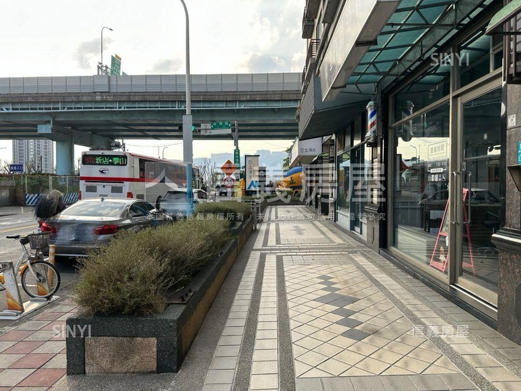 幸福路燙金店面房屋室內格局與周邊環境