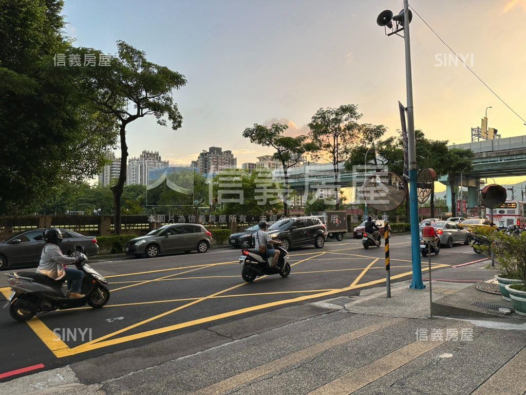 幸福路燙金店面房屋室內格局與周邊環境