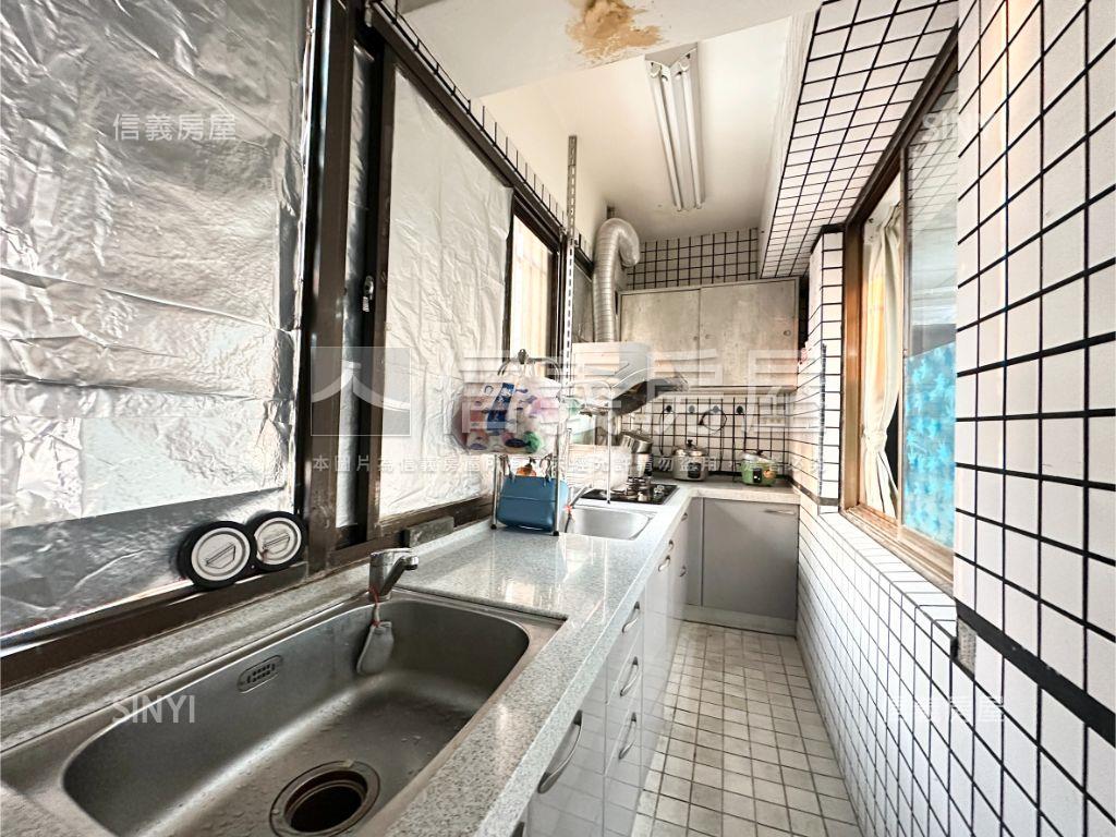 近捷運三面採光住辦房屋室內格局與周邊環境