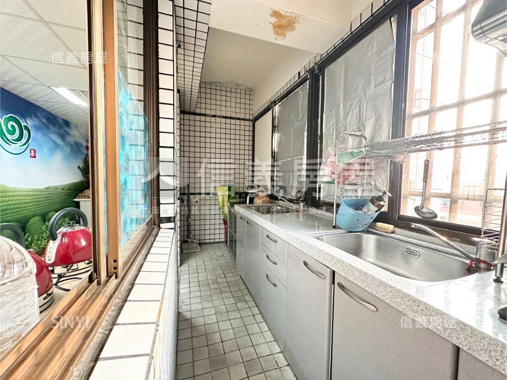 近捷運三面採光住辦房屋室內格局與周邊環境