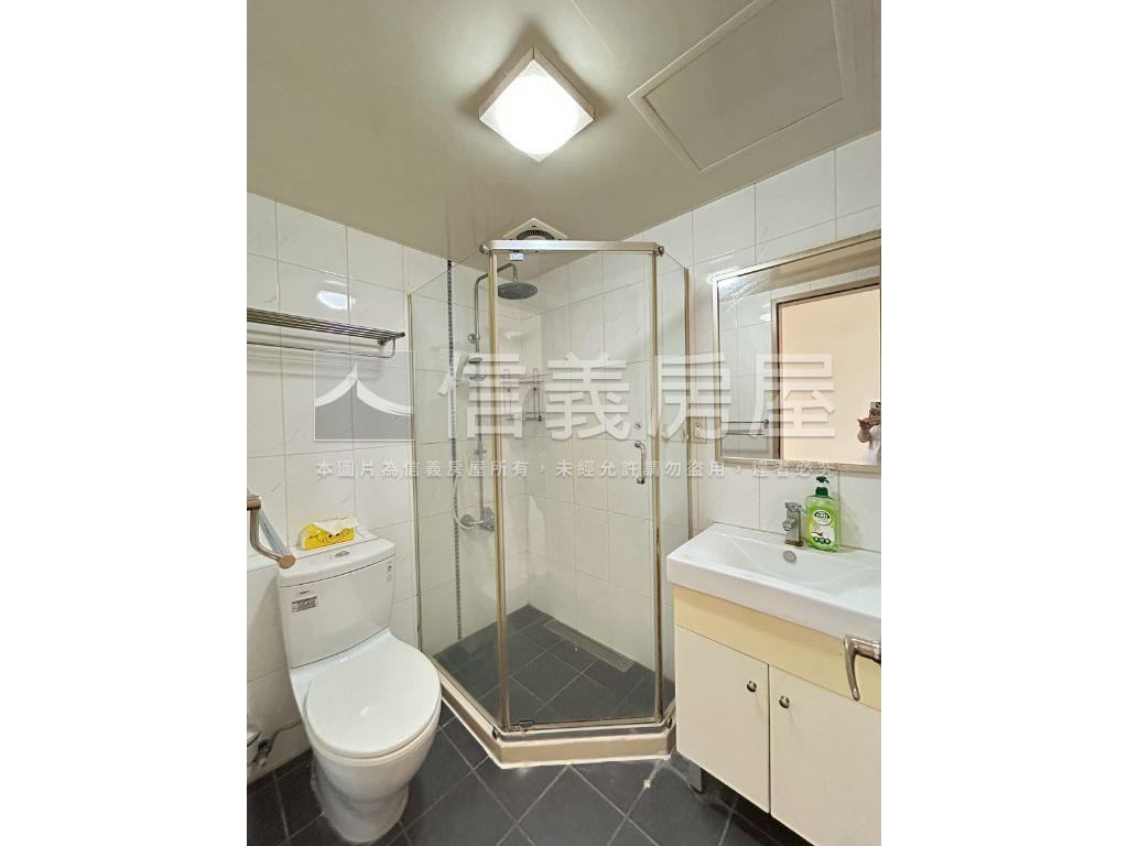 世田賞四房車位房屋室內格局與周邊環境