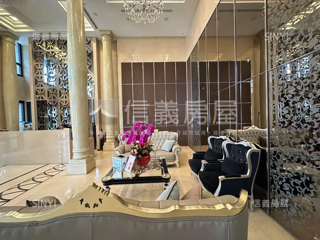 板橋世中心四房平面車位房屋室內格局與周邊環境