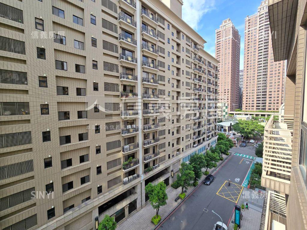 竹城橫綱美裝潢四房雙車位房屋室內格局與周邊環境