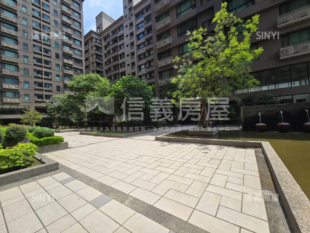 竹城橫綱美裝潢四房雙車位房屋室內格局與周邊環境