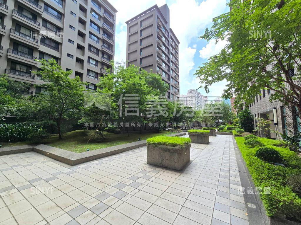 竹城橫綱美裝潢四房雙車位房屋室內格局與周邊環境