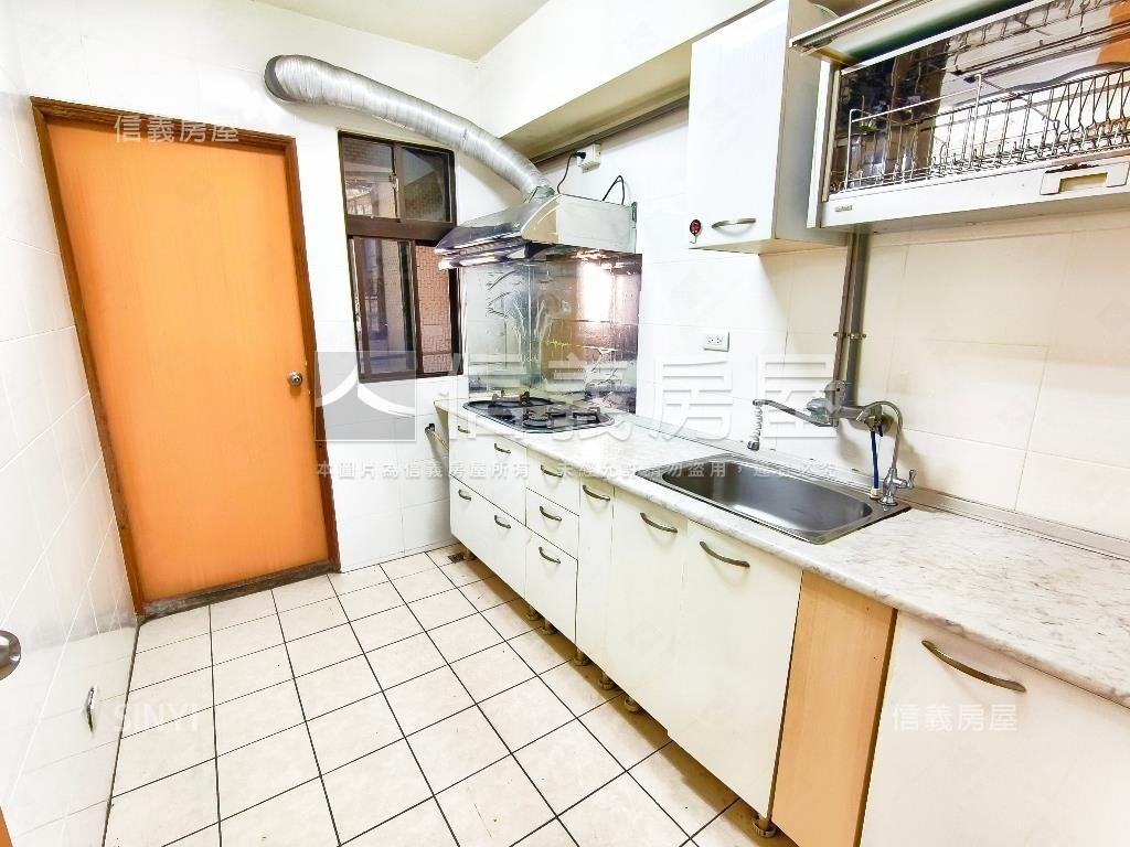 捷運公園電梯大兩房房屋室內格局與周邊環境