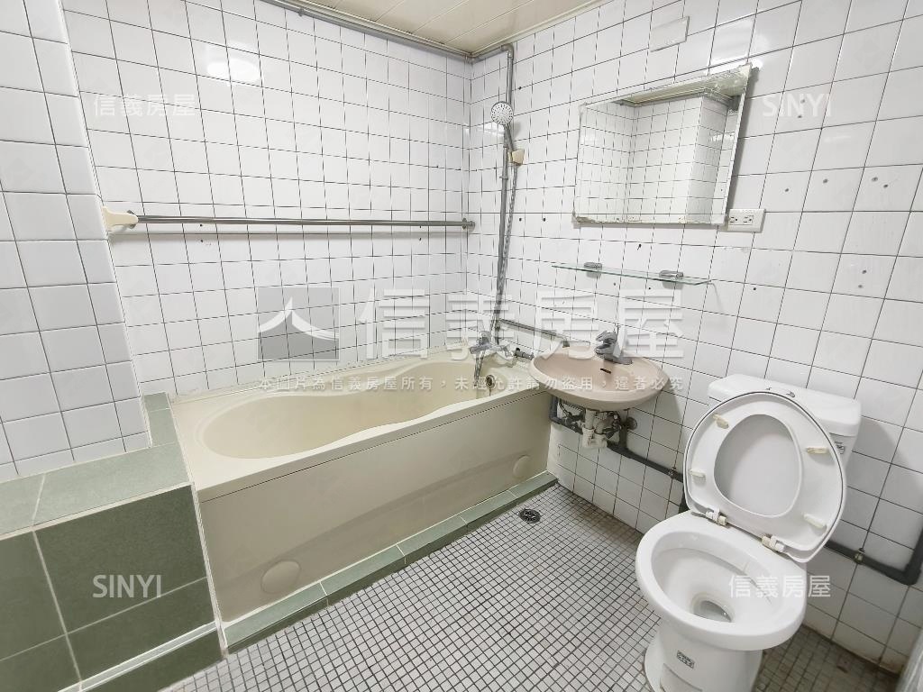 捷運公園電梯大兩房房屋室內格局與周邊環境