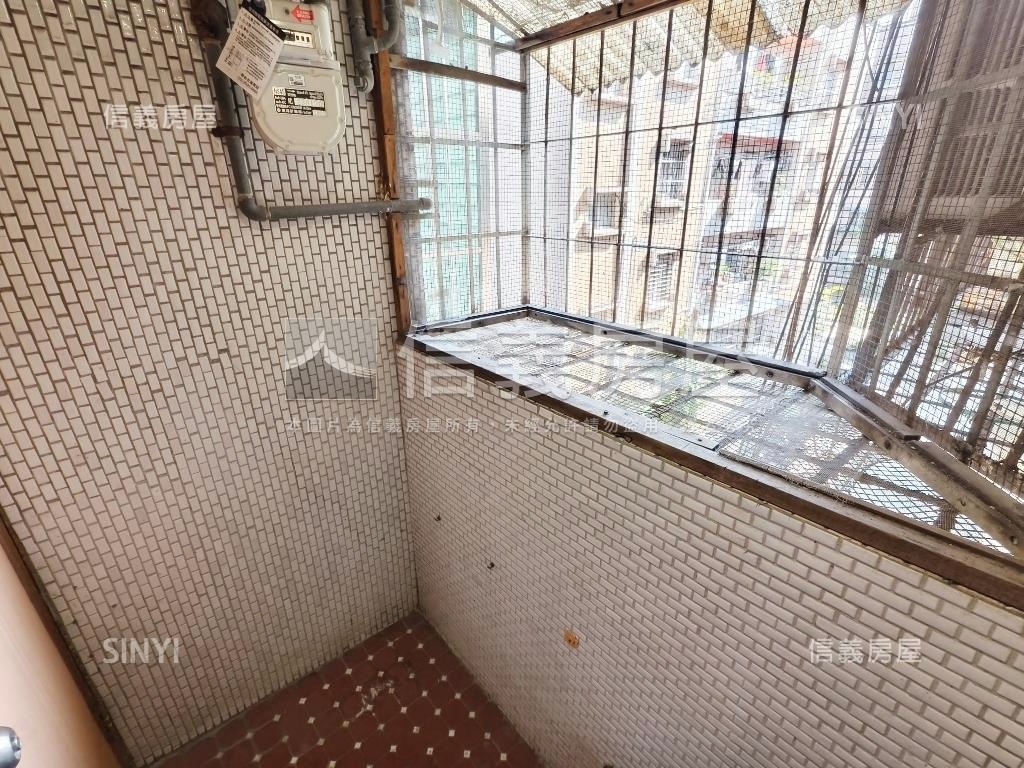 捷運公園電梯大兩房房屋室內格局與周邊環境