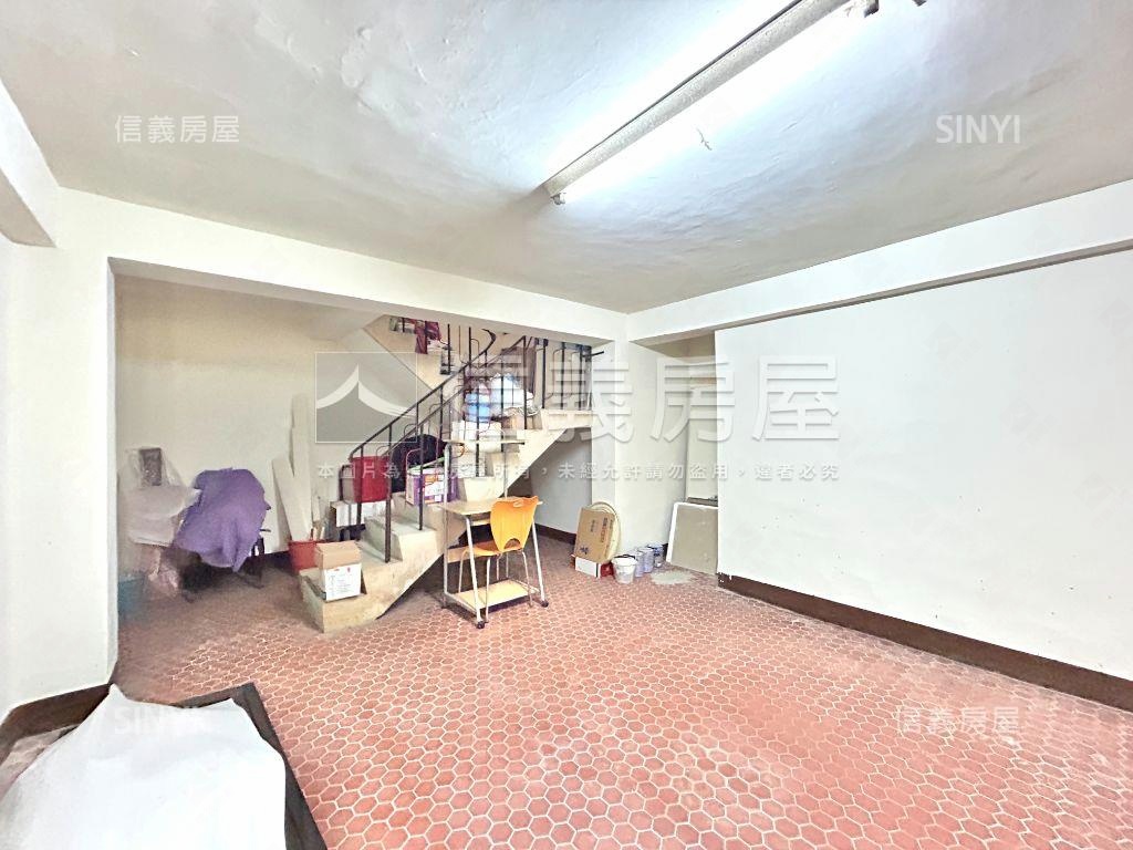 西屯收租大面寬套房透天房屋室內格局與周邊環境