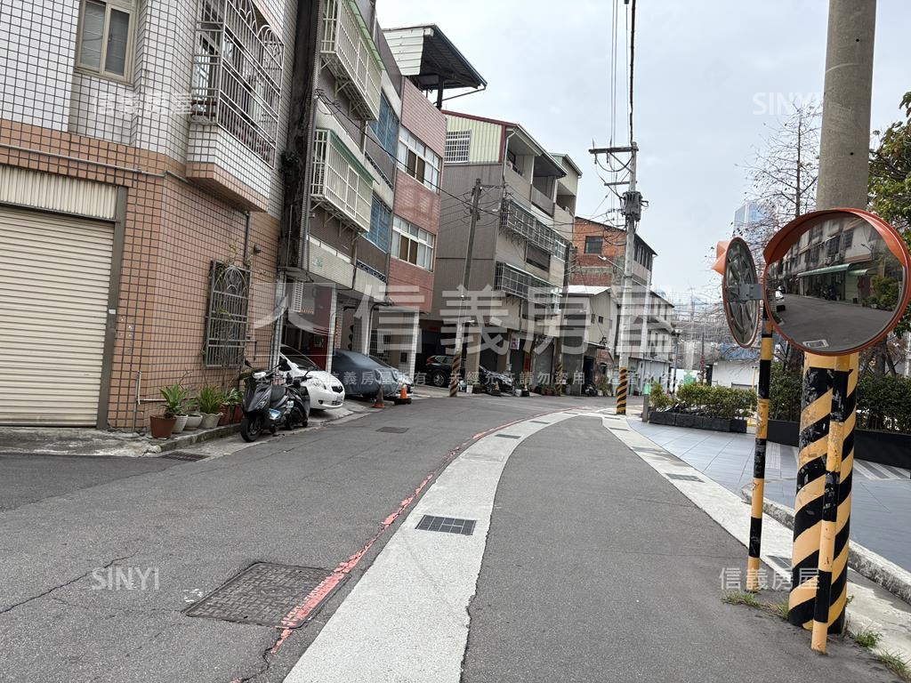 西屯收租大面寬套房透天房屋室內格局與周邊環境