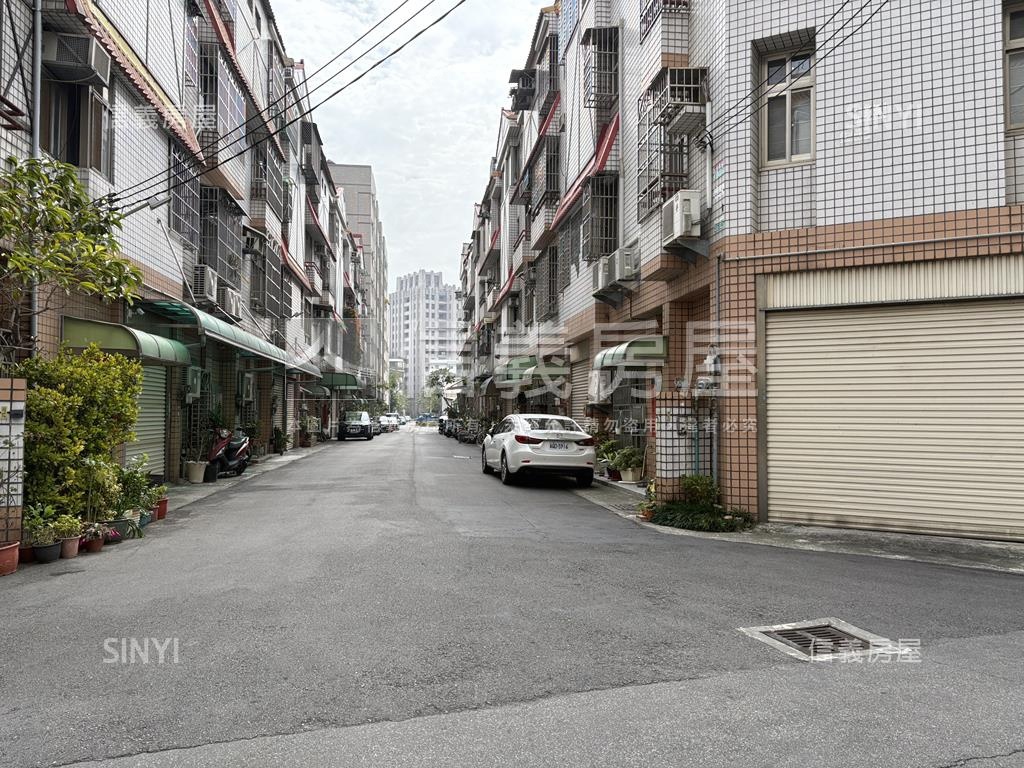 西屯收租大面寬套房透天房屋室內格局與周邊環境