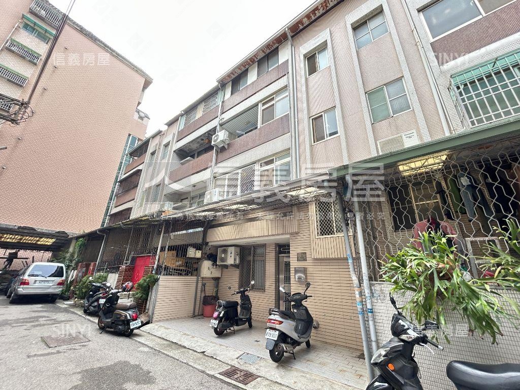 西屯收租大面寬套房透天房屋室內格局與周邊環境